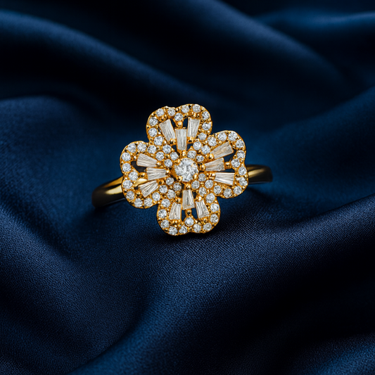 LUXE CLOVER SPINNER RING