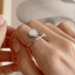 PEARL STONE SPINNER RING